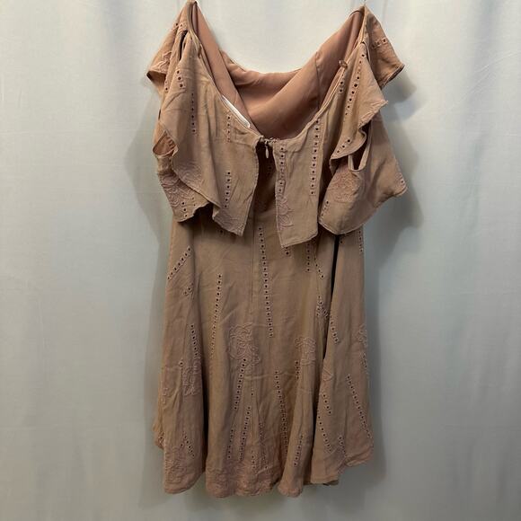 ASTR the Label Pink Floral Eyelet Strapless Flutter Sleeve Mini Dress Small - Picture 7 of 8